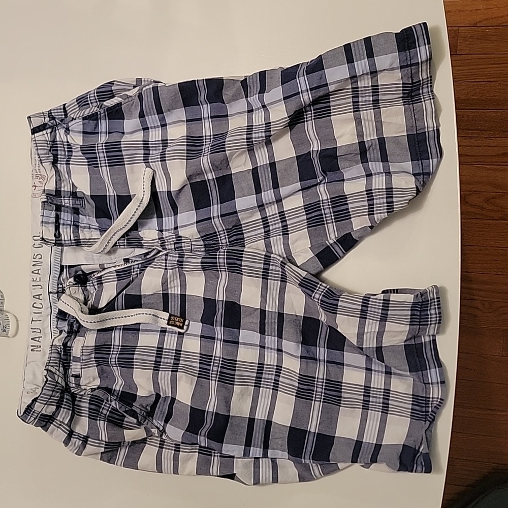 Mens blue and white nautica shorts, size 34 with 10" inseam great used condition